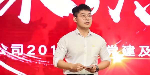 如何进行具身智能的样板间式创新 百夫长场景驱动来答题